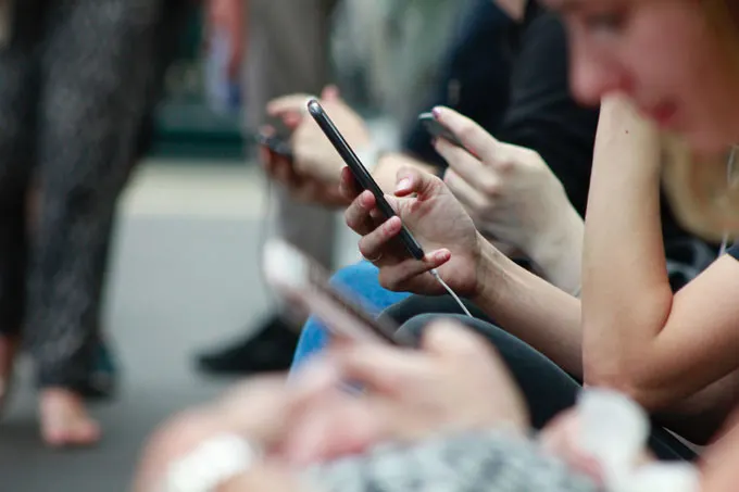 using social media in the subway